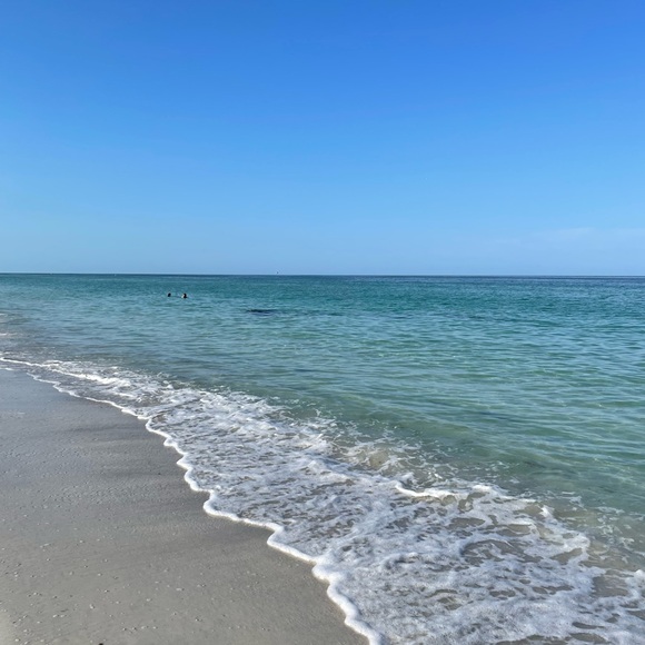 If you like an item but not the price make an offer 😊 - Picture 2 of 2